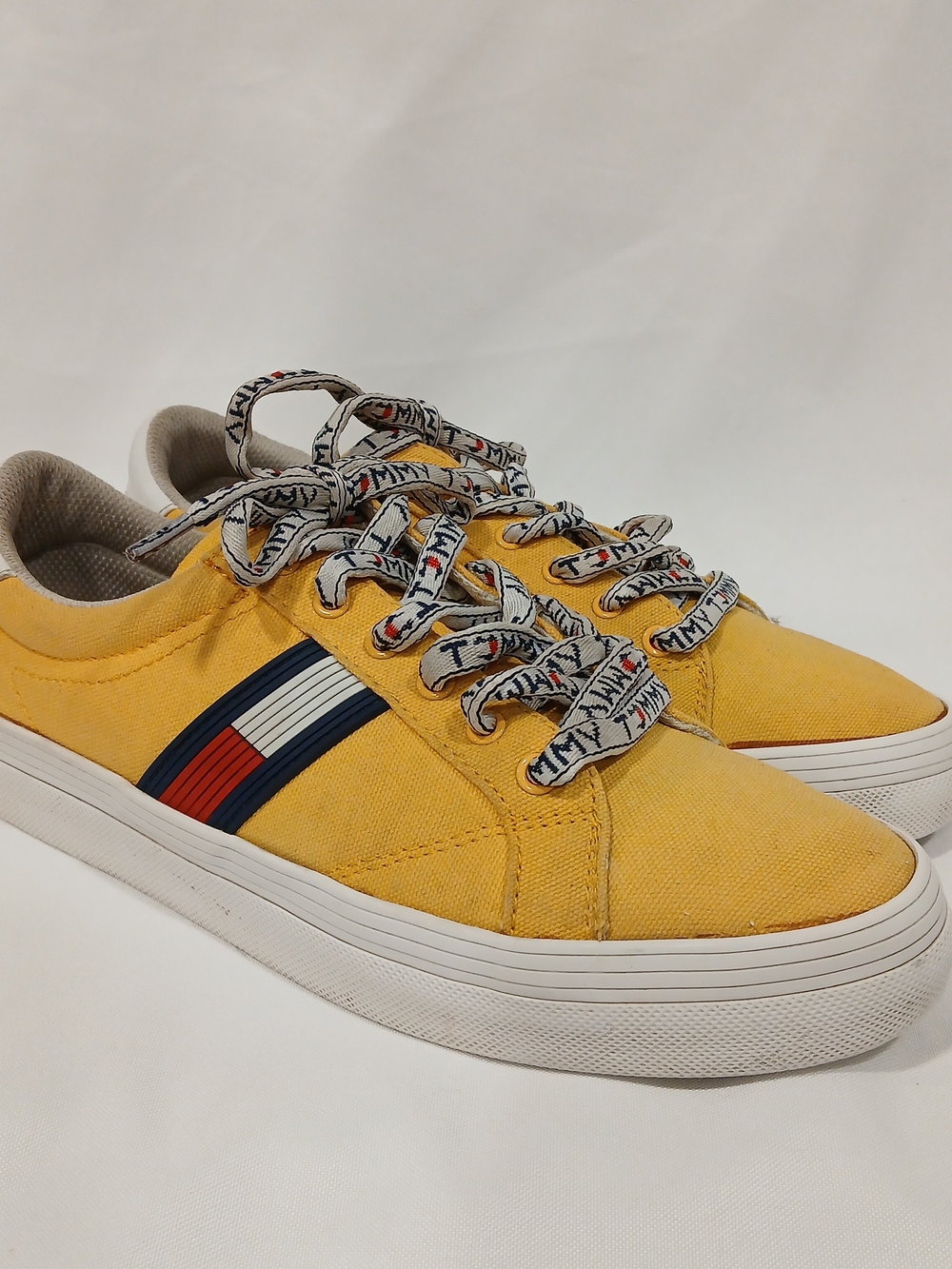 Tommy Hilfiger Womens Fantim Sneakers 10M Yellow Canvas Lace Up Casual Shoes